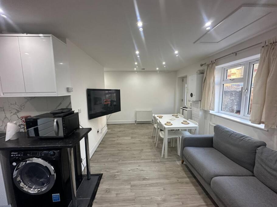 2 Bedroom House,Brownhillrd Se6 London Eksteriør billede